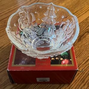 Holiday Traditions Santa Bowl 5 3/4 crystal